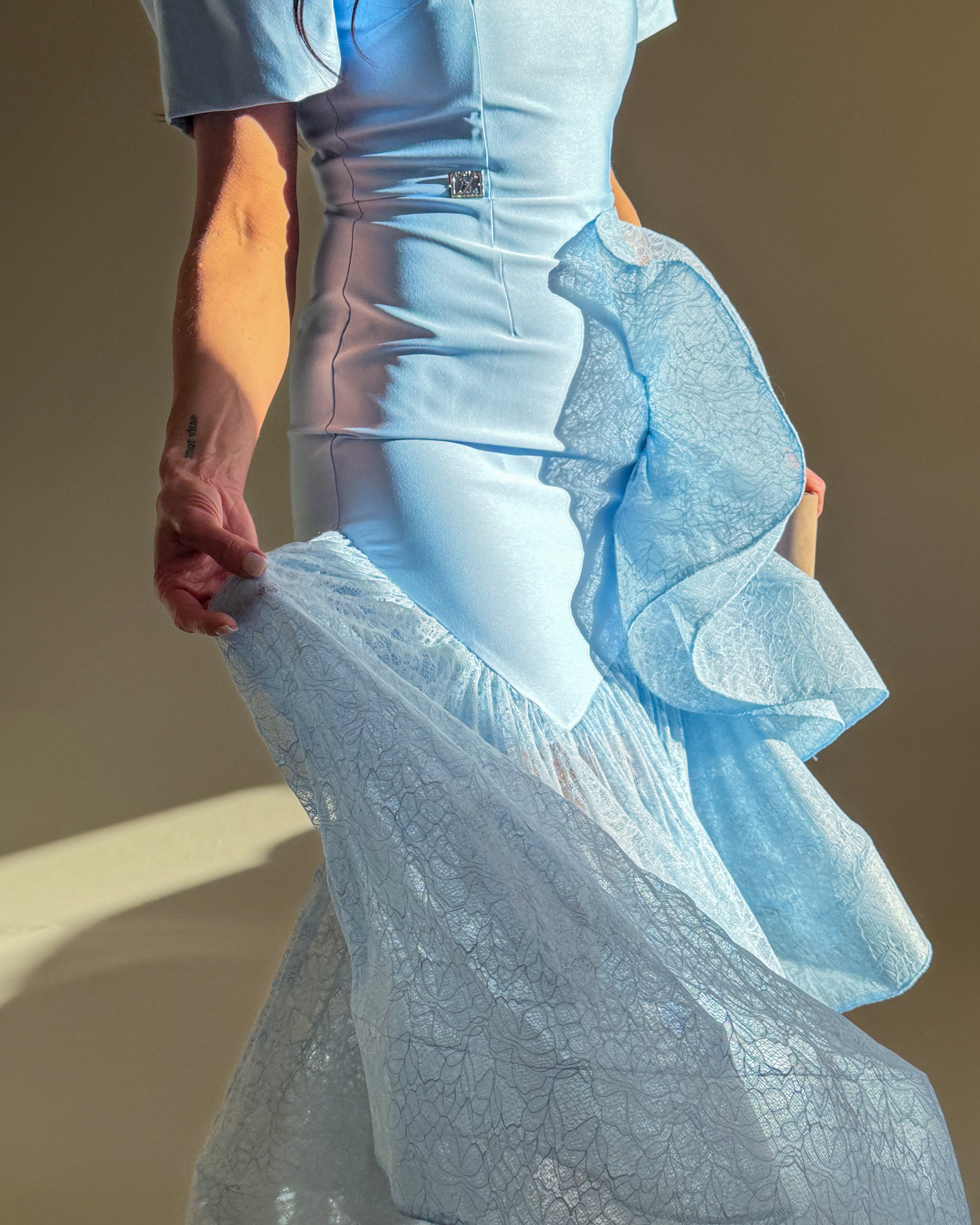 Švelnios elegancijos suknelė