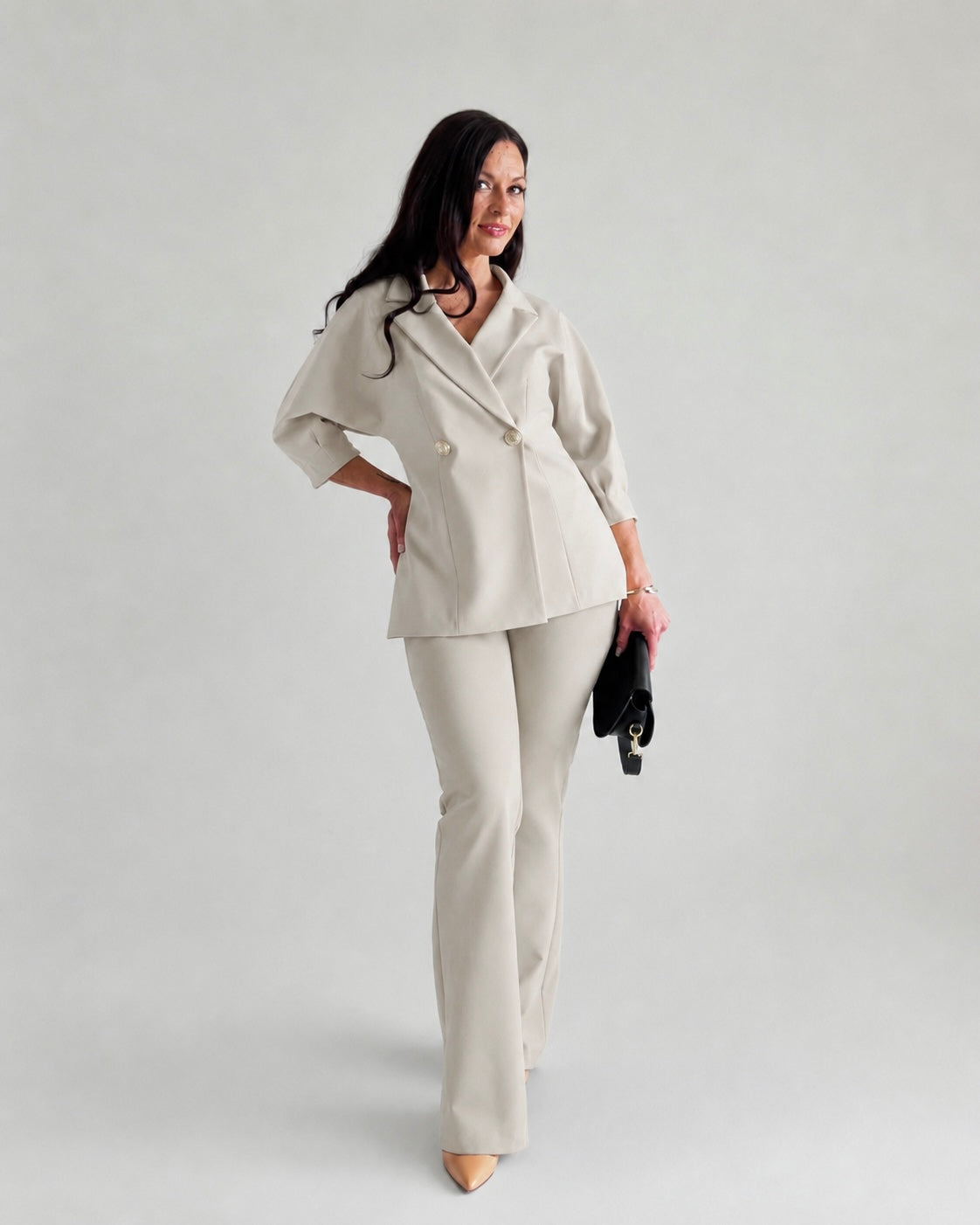Klasikinio silueto kostiumėlis
